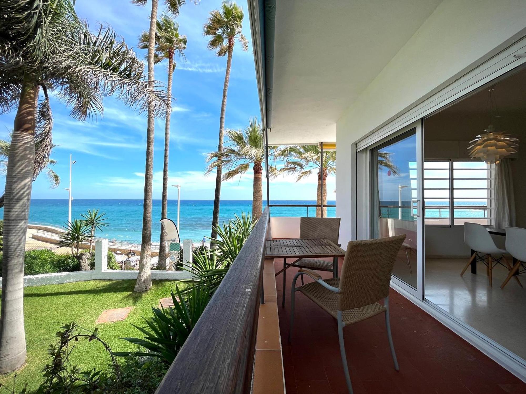 Apartamentos Playa Torrecilla Nerja Bagian luar foto