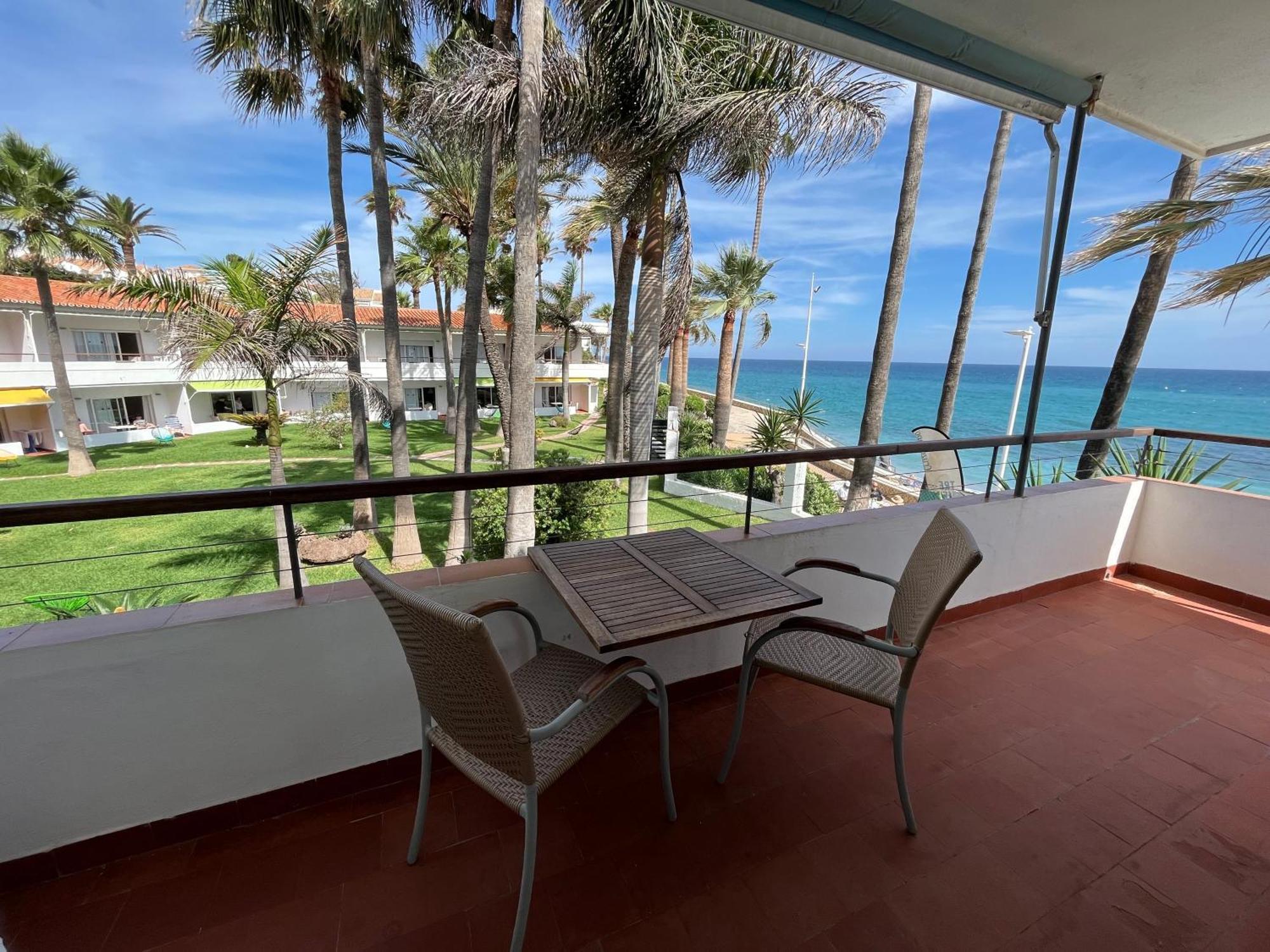 Apartamentos Playa Torrecilla Nerja Bagian luar foto