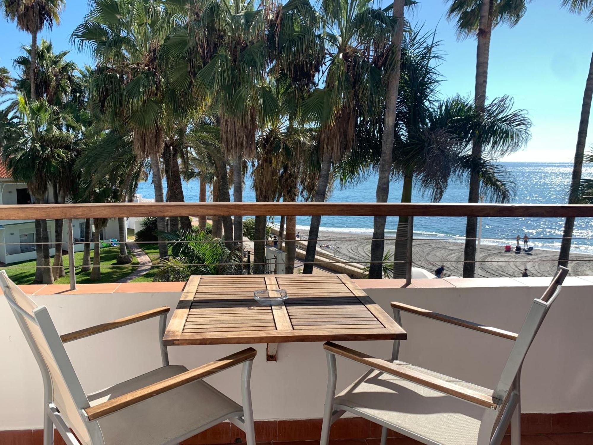 Apartamentos Playa Torrecilla Nerja Bagian luar foto