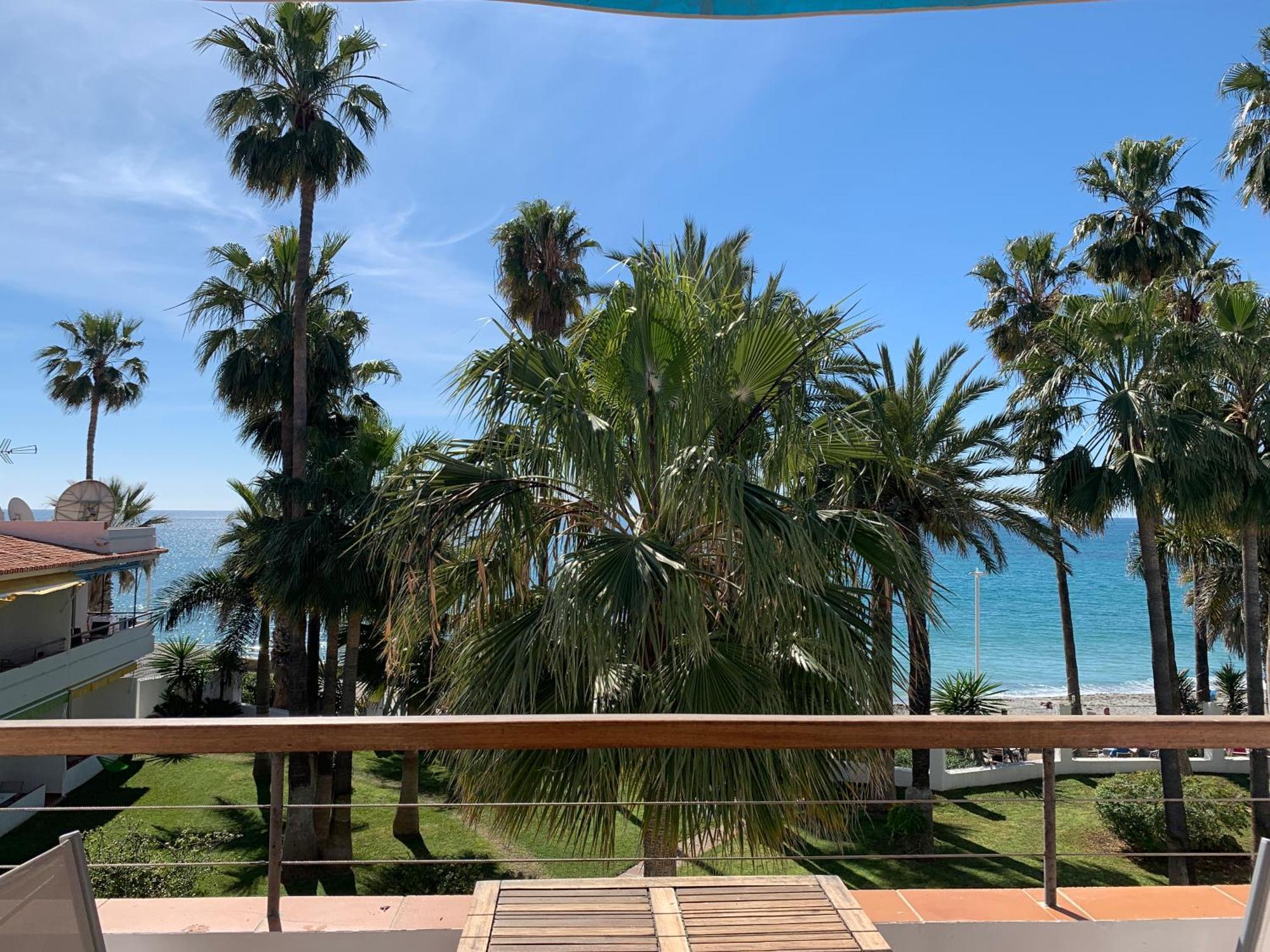 Apartamentos Playa Torrecilla Nerja Bagian luar foto