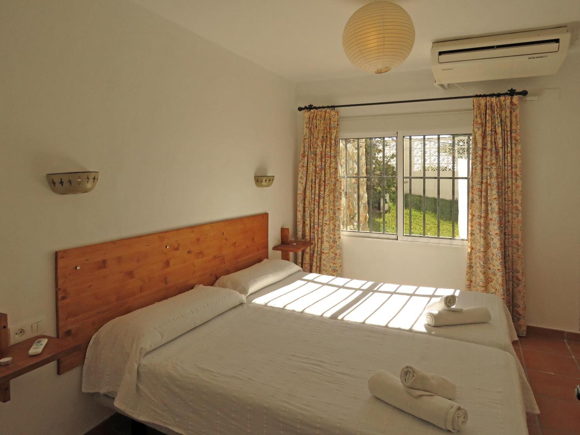Apartamentos Playa Torrecilla Nerja Ruang foto