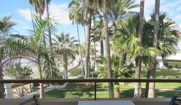 Apartamentos Playa Torrecilla Nerja Ruang foto