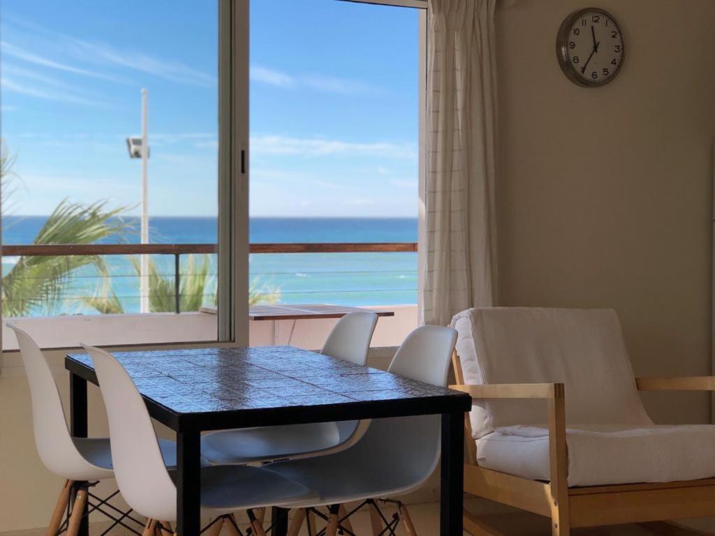 Apartamentos Playa Torrecilla Nerja Ruang foto