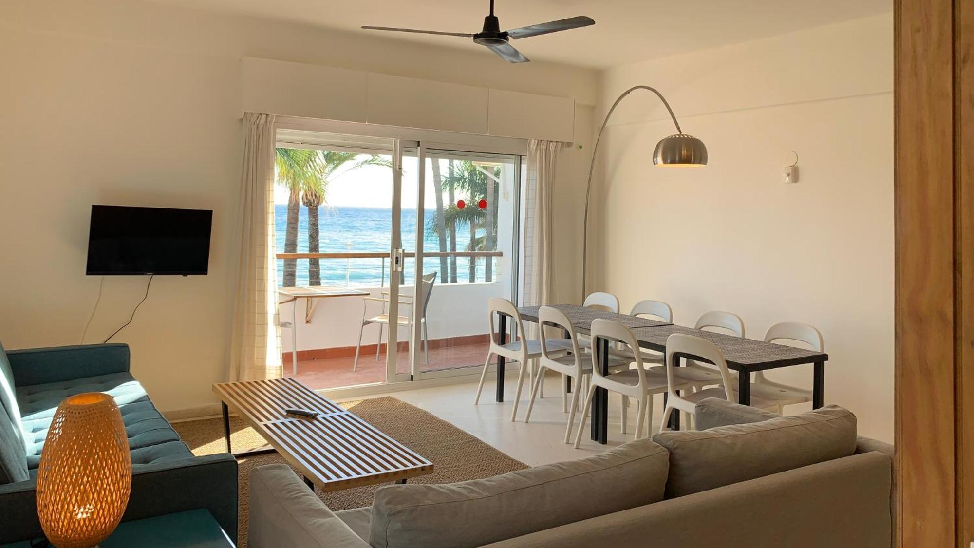 Apartamentos Playa Torrecilla Nerja Ruang foto