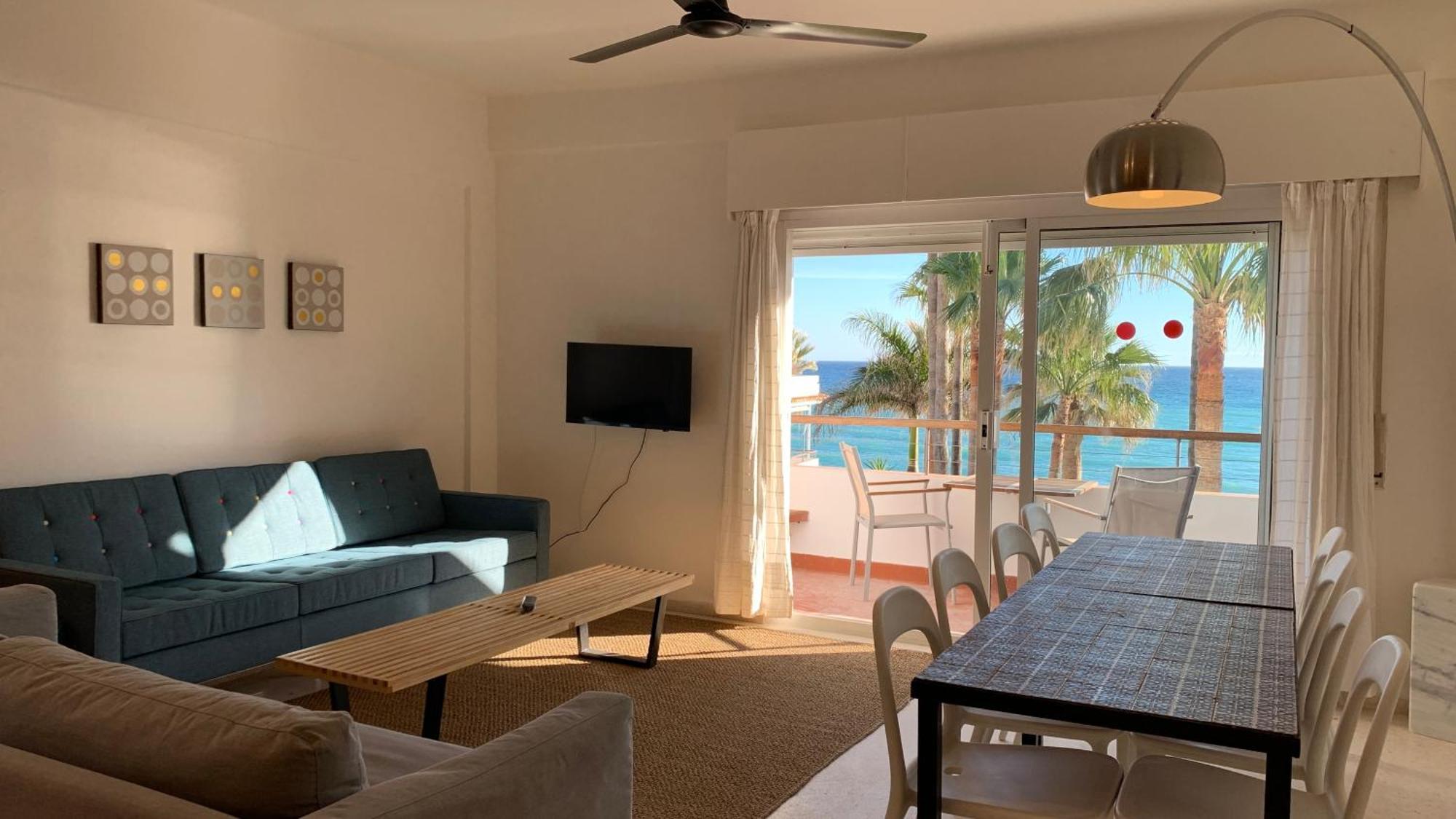 Apartamentos Playa Torrecilla Nerja Ruang foto
