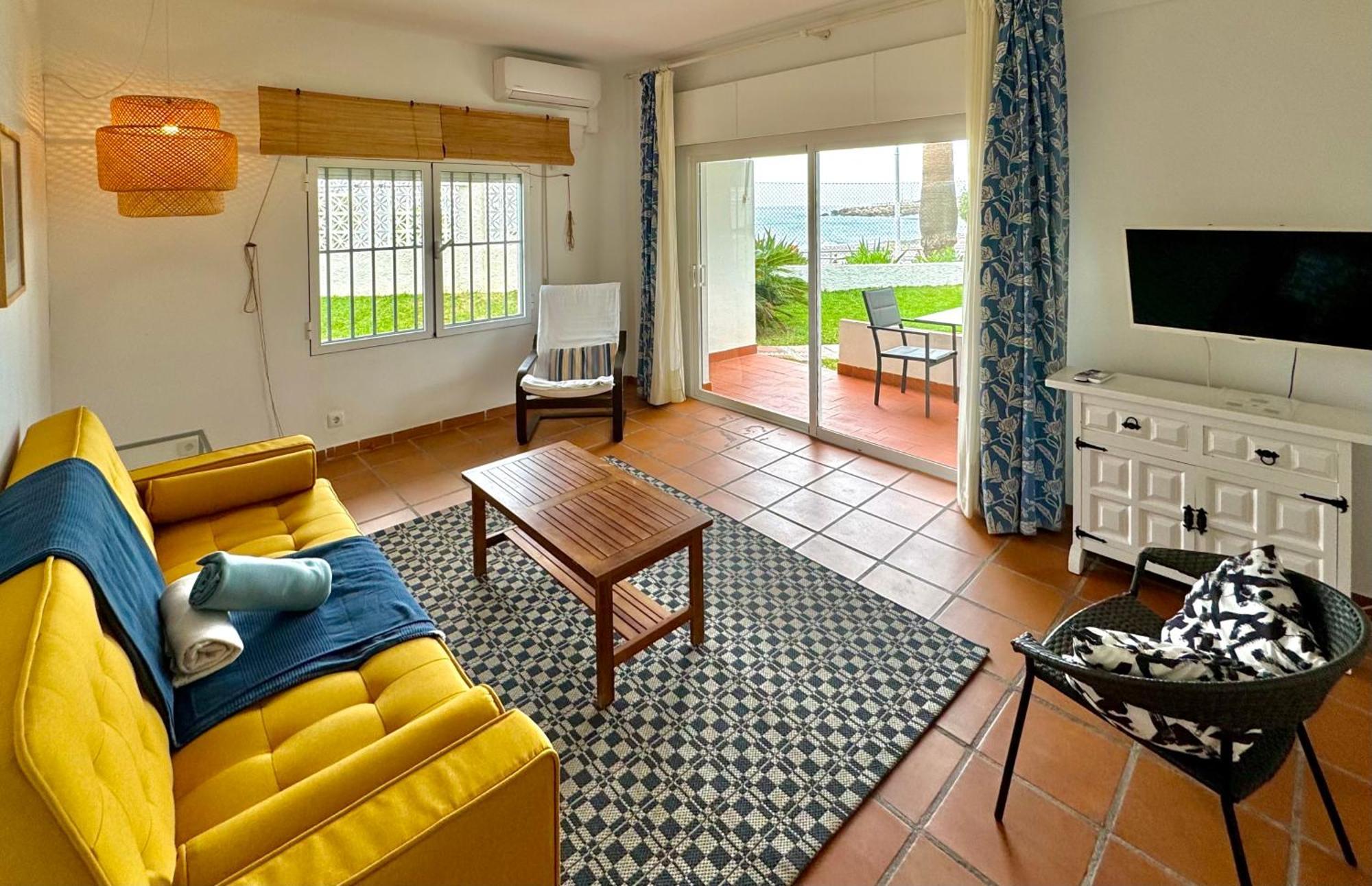 Apartamentos Playa Torrecilla Nerja Bagian luar foto