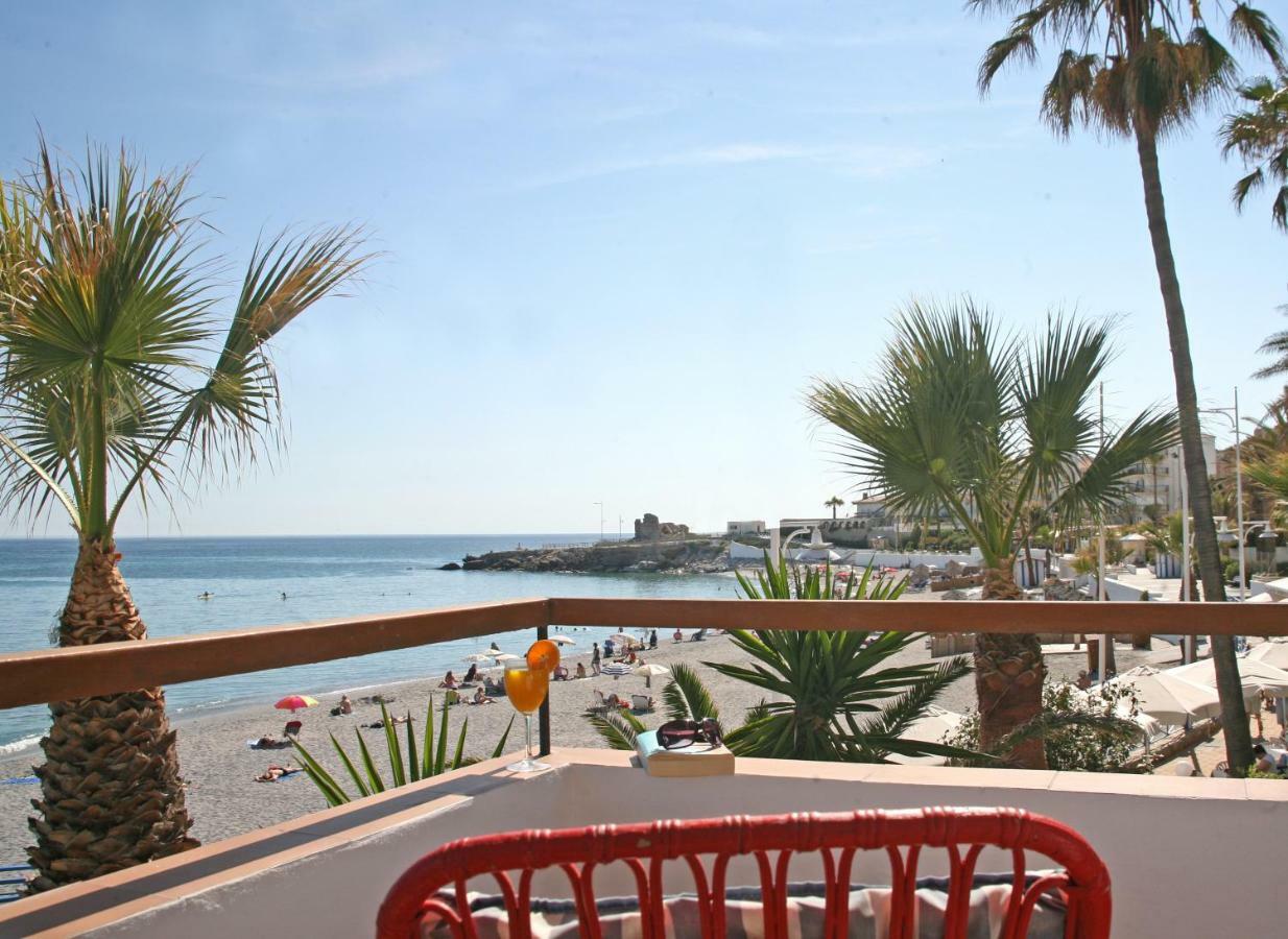 Apartamentos Playa Torrecilla Nerja Bagian luar foto