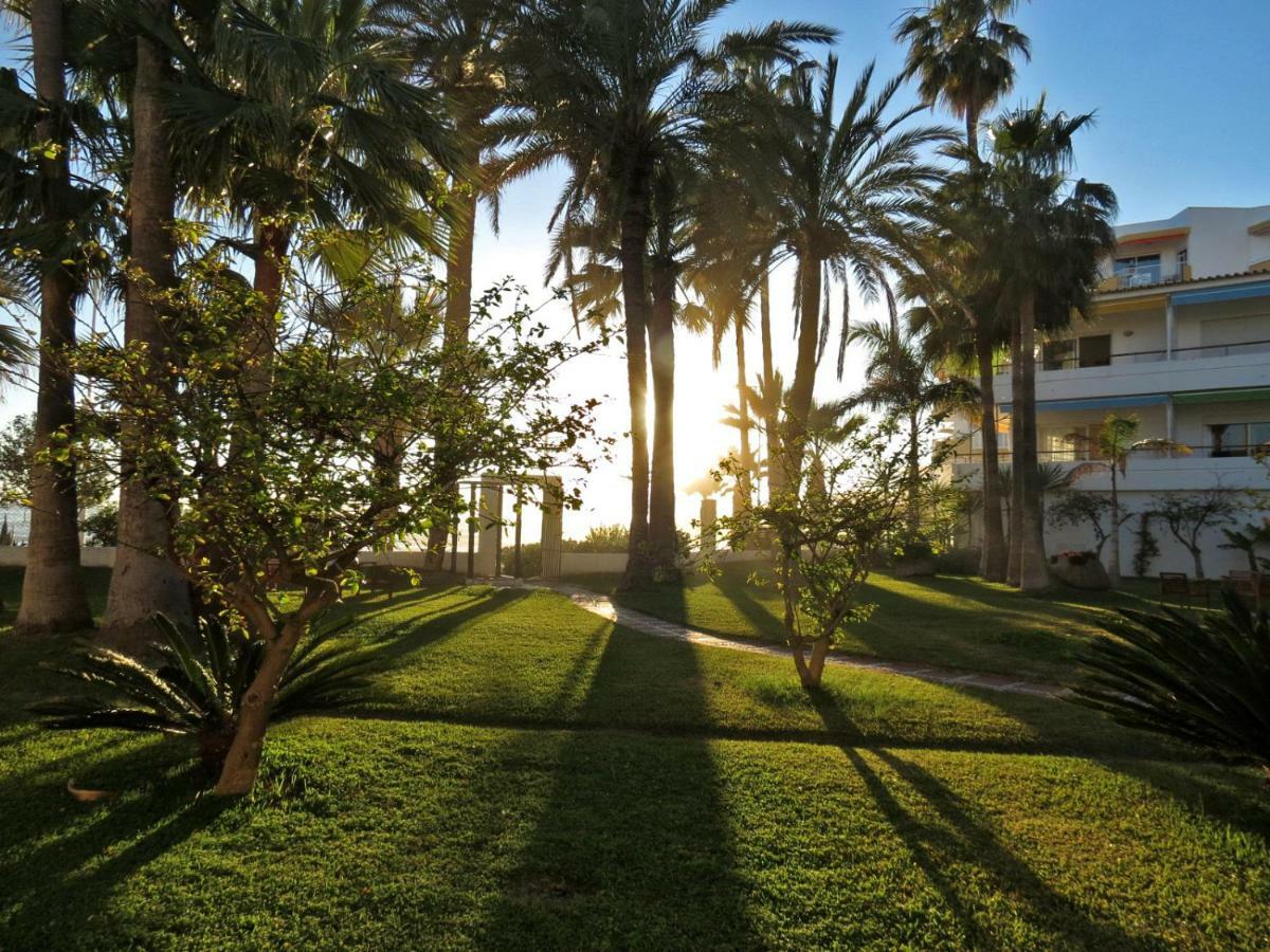Apartamentos Playa Torrecilla Nerja Bagian luar foto